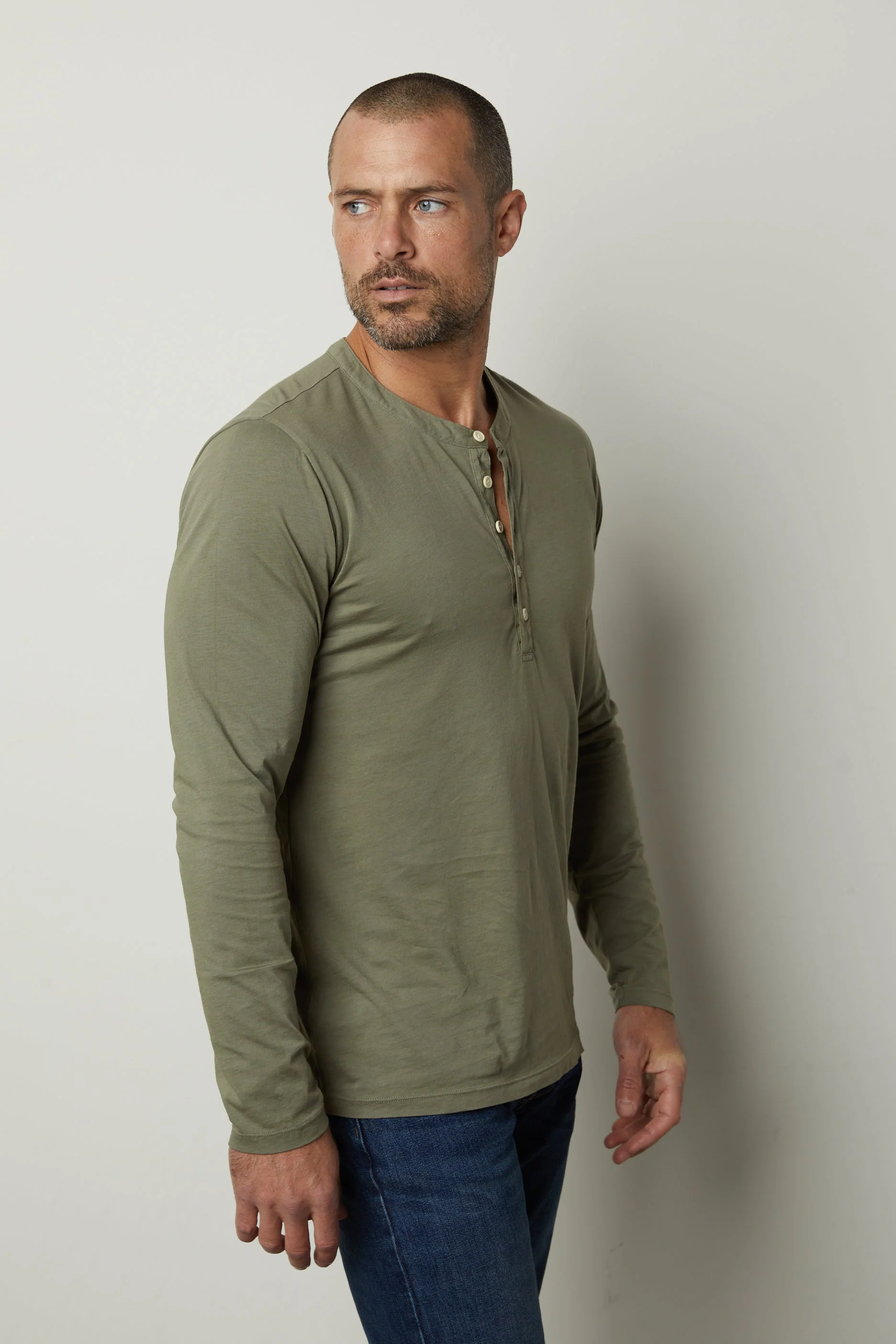 ALVARO HENLEY - Image 3