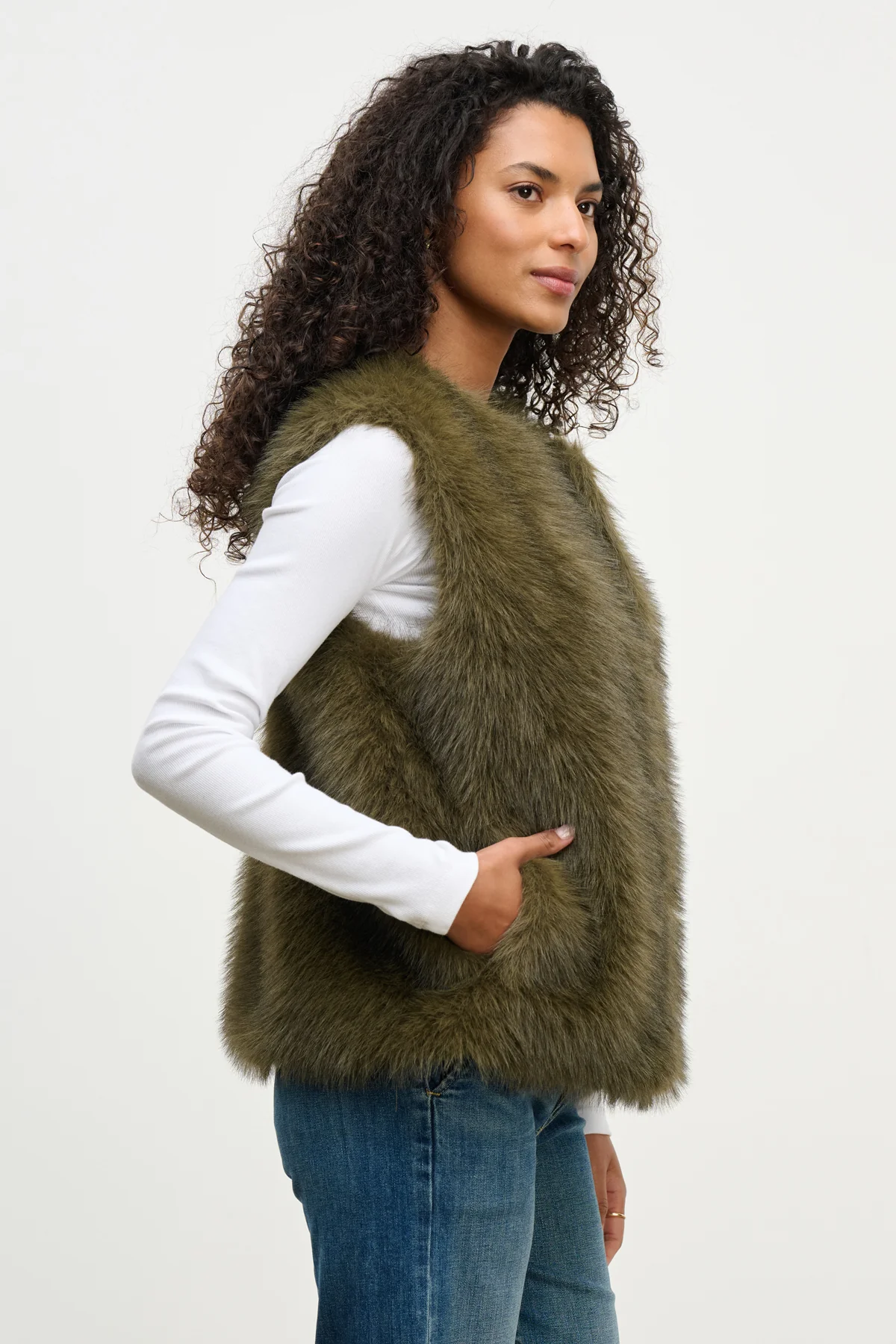 ANASTASIA FAUX FUR VEST - Image 3