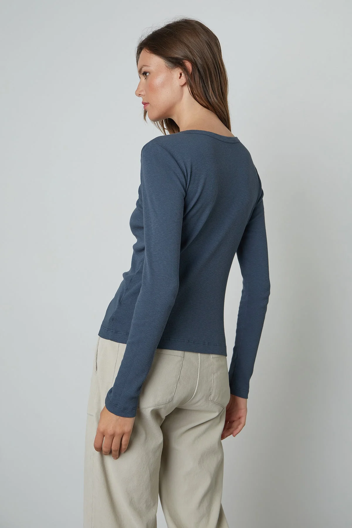 BAYLER RIBBED SCOOP NECK TEE - Image 13