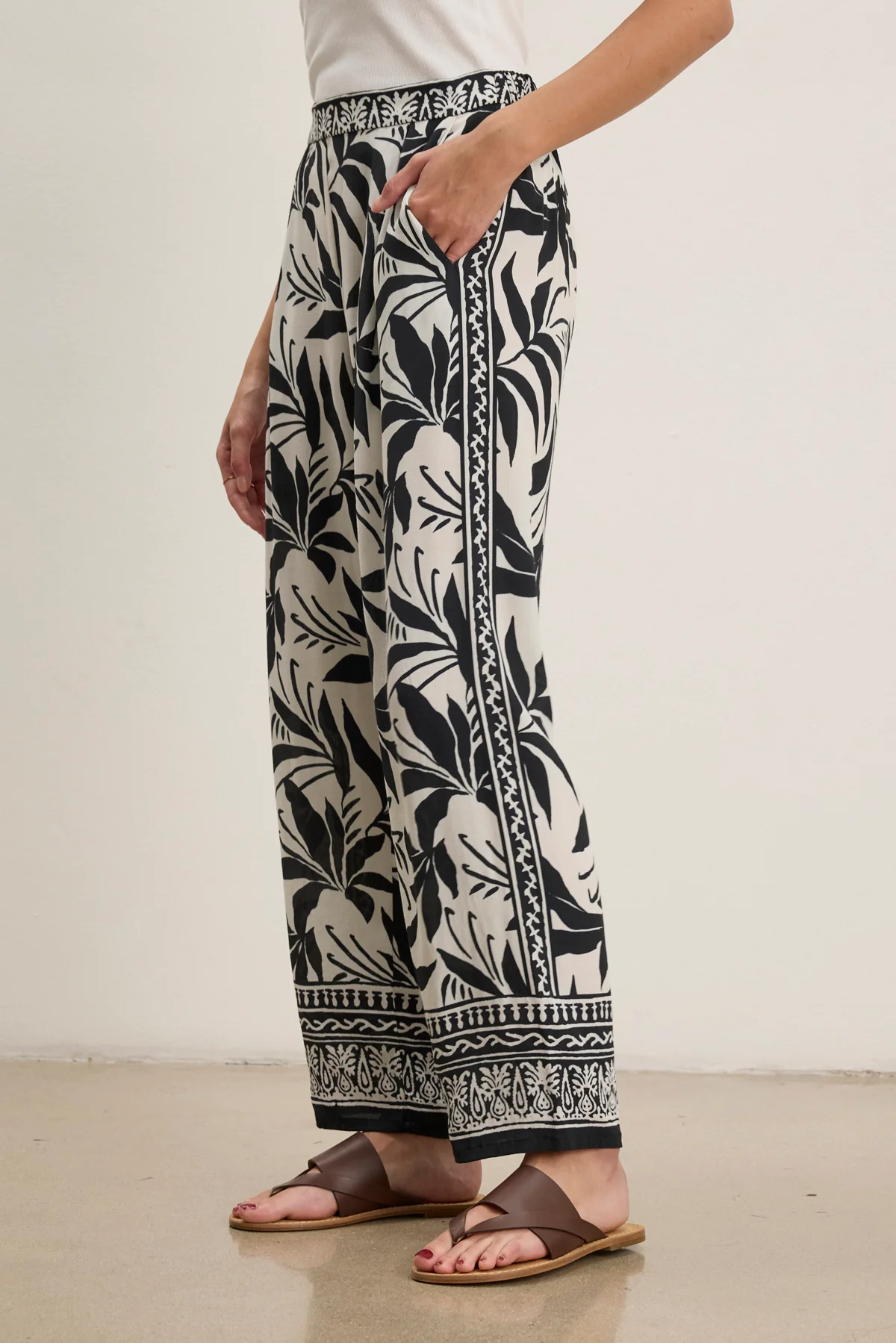 CLAUDIA PANT - Image 4