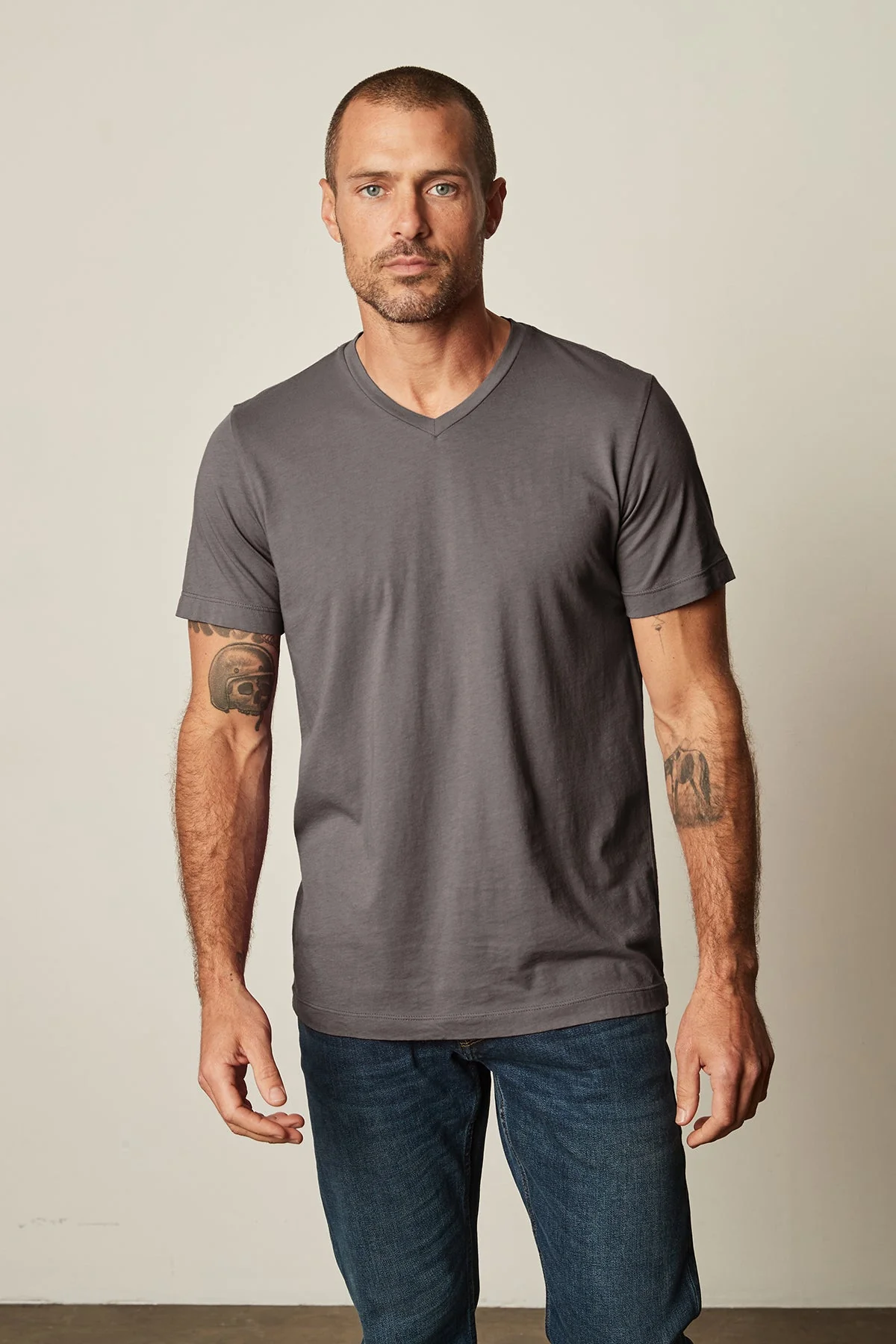 SAMSEN WHISPER CLASSIC V-NECK TEE - Image 12